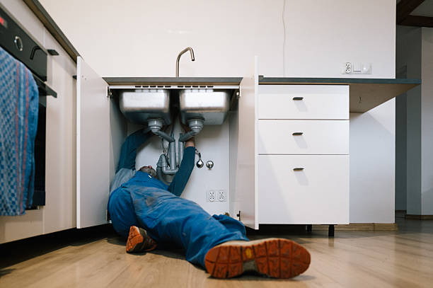 Professional Emergency Plumber technician working in Mount Pleasant, IA